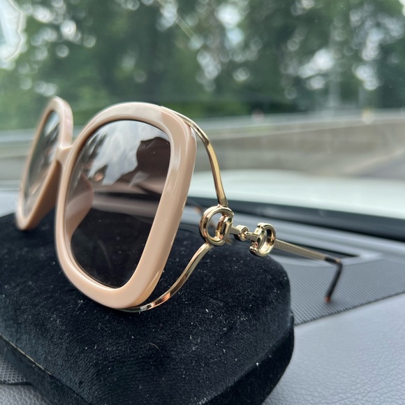 Gucci luxurious oversized sunglasses ⭐️⭐️⭐️ - Picture 8 of 14